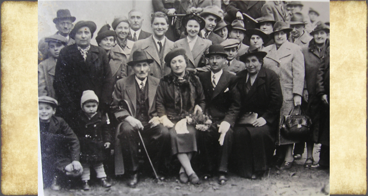 Hugo Jellinek and Fritzi Fränkel's Wedding Day, October 1939 - Group Photo I